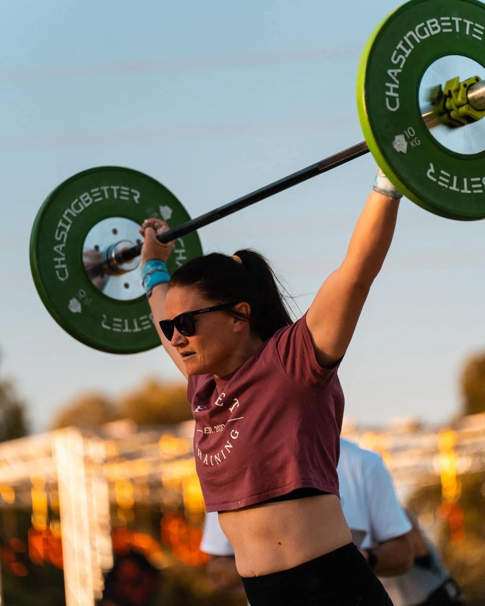 Offset athlete performing snatch lift